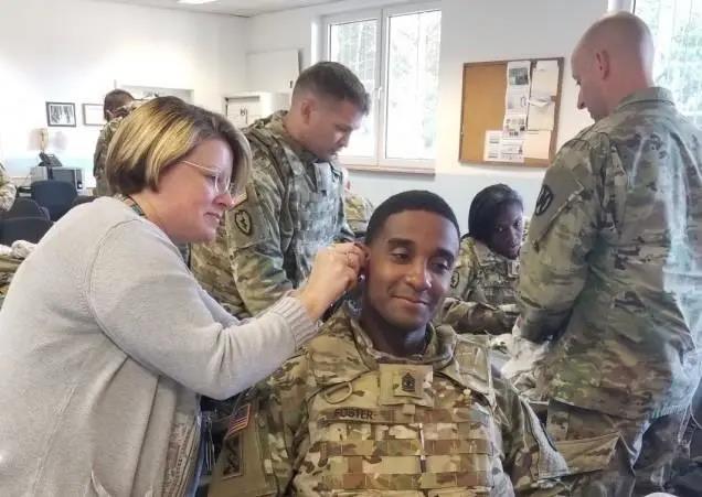 美国军队研究人员3D打印个性耳塞