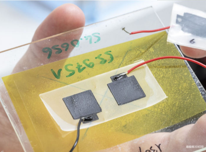科学家3D打印可生物降解的一次性纸质电池，有望减少电子垃圾